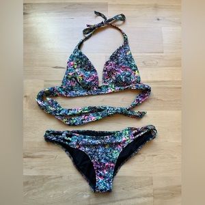 2/$10 NWOT Graffiti spray print bikini